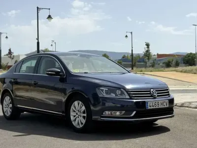 Usado VW Passat Advance 140 CV (102 kW) 2011 Azul Berlina