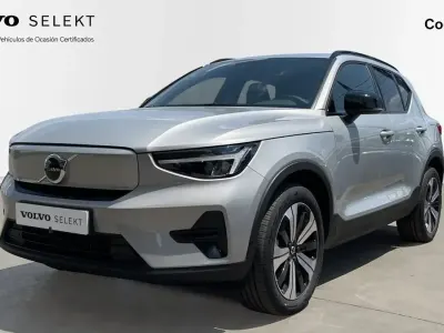 Usado Volvo XC40 Plus 185 kW (252 HP) 2022 Prateado SUV