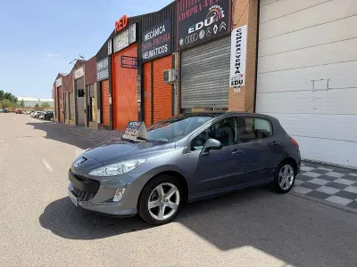 Usado Peugeot 308 Sportium 140 CV (102 kW) 2011 Gris / plata Berlina