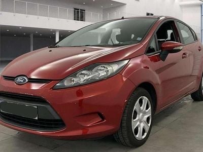 Usado Ford Fiesta Trend 82 CV (60 kW) 2010 Rojo Utilitario