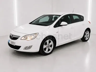 Usado Opel Astra Enjoy 110 CV (80 kW) 2010 Blanco Berlina
