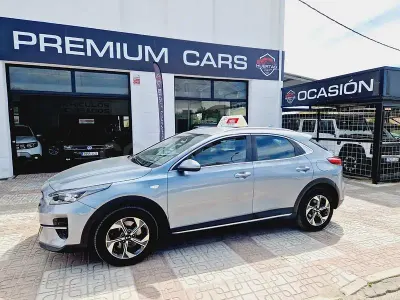Usado Kia XCeed 136 CV (100 kW) 2021 Gris / plata SUV