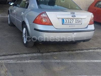 Usado Ford Mondeo Ambiente 115 CV (84 kW) 2005 Gris / plata Berlina