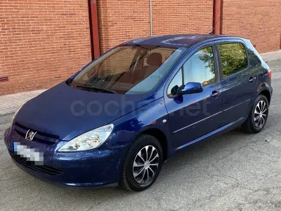 Usado Peugeot 307 90 CV (66 kW) 2005 Azul Berlina