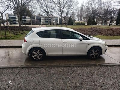 Usado Seat Leon Ecomotive 105 CV (77 kW) 2010 Blanco Utilitario
