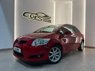 Usado Toyota Auris 90 CV (66 kW) 2008 Rojo Utilitario