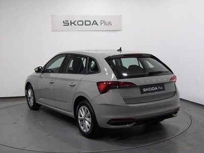 Usado Skoda Scala Essence 95 CV (69 kW) 2024 Gris Utilitario