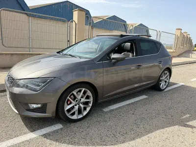 Usado Seat Leon FR 184 CV (135 kW) 2015 Gris / plata Berlina