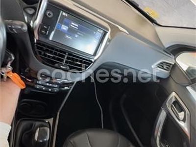 Usado Peugeot 2008 Active 92 CV (67 kW) 2015 Gris / plata SUV