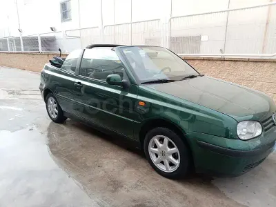 Usado VW Golf Highline 100 CV (73 kW) 1999 Verde Descapotable