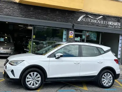 Usado Seat Arona Style 110 CV (80 kW) 2023 Blanco SUV