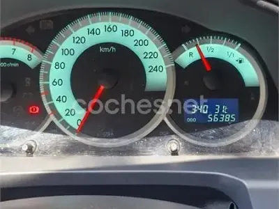 Usado Toyota Corolla Verso Sol 129 CV (94 kW) 2005 Gris / plata Monovolumen