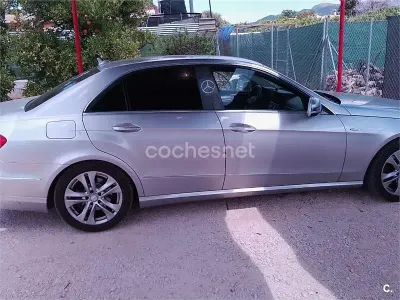 Usado Mercedes E250 Elegance 204 CV (150 kW) 2012 Gris / plata Berlina