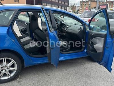 Usado Seat Ibiza Ecomotive 75 CV (55 kW) 2012 Azul Berlina