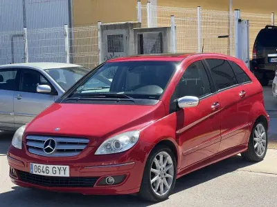 Usado Mercedes B200 139 CV (102 kW) 2006 Rojo Monovolumen