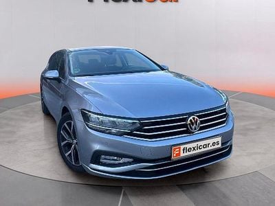 Usado VW Passat Executive 150 CV (110 kW) 2020 Gris Berlina