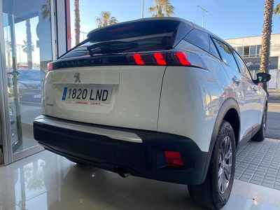Usado Peugeot 2008 Active 100 CV (73 kW) 2021 Blanco SUV