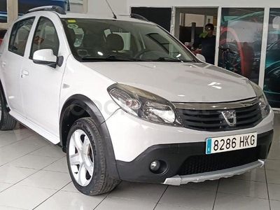 Usado Dacia Sandero Ambiance 75 CV (55 kW) 2012 Gris / plata Berlina