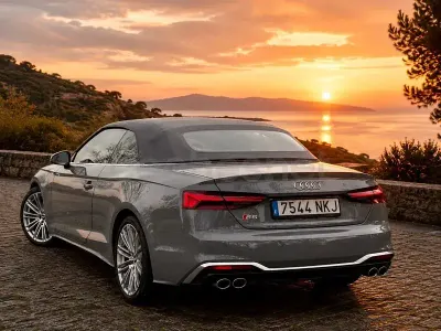 Usado Audi A5 Cabriolet Ambiente 354 CV (260 kW) 2020 Gris / plata Descapotable