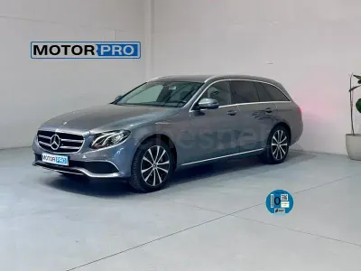 Usado Mercedes E300 306 CV (225 kW) 2019 Gris / plata Familiar
