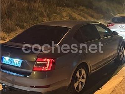 Usado Skoda Octavia Elegance 150 CV (110 kW) 2013 Gris / plata Berlina
