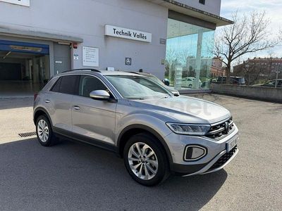 Usado VW T-Roc Life 150 CV (110 kW) 2023 Gris / plata SUV