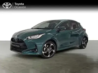 Usado Toyota Yaris Plus 116 CV (85 kW) 2025 Verde Utilitario