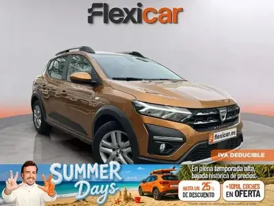 Usado Dacia Sandero Comfort 101 CV (74 kW) 2021 Amarillo Berlina