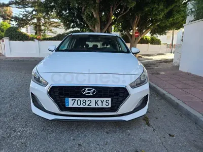 Usado Hyundai i30 95 CV (69 kW) 2018 Blanco Berlina