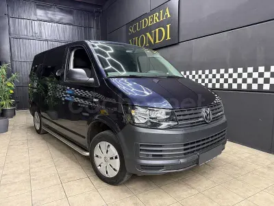 Usado VW Caravelle Trendline 102 CV (75 kW) 2017 Azul Van
