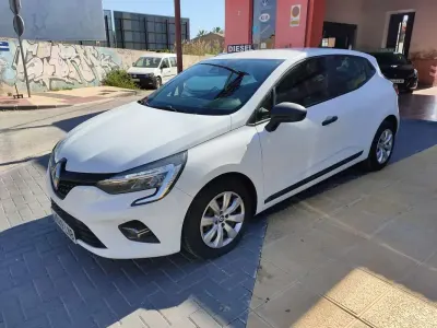 Usado Renault Clio Business 101 CV (74 kW) 2021 Blanco Utilitario