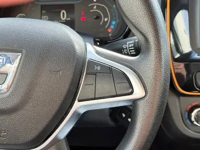 Usado Dacia Spring Comfort 33 kW (45 CV) 2021 Gris Utilitario