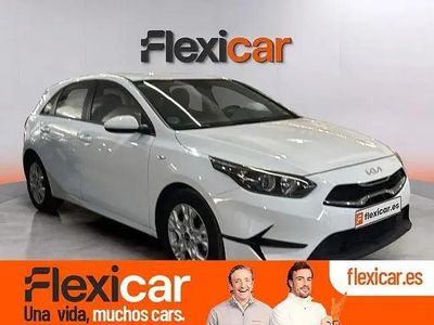 Begagnad Kia Ceed 100 HK (73 kW) 2022 Vit Halvkombi