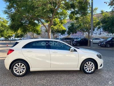Usado Mercedes A180 Urban 109 CV (80 kW) 2013 Blanco Berlina