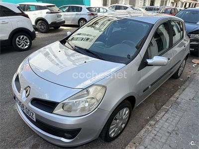 Gris / plata Usado 2009 Renault Clio II Berlina | 3800 € (Precio justo)