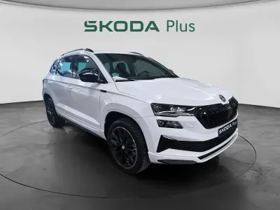 Usado Skoda Karoq SportLine 150 CV (110 kW) 2025 Blanco SUV