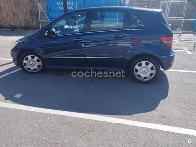 Usado Mercedes B180 109 CV (80 kW) 2008 Azul Monovolumen