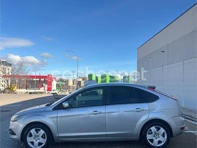 Gris / plata Usado 2008 Ford Focus Titanium Berlina | 999 € (Buen precio)