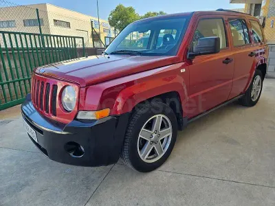 Usado Jeep Patriot Sport 140 CV (102 kW) 2011 Granate SUV