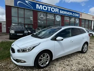 Usado Kia Ceed Sportswagon 126 CV (92 kW) 2015 Blanco Familiar