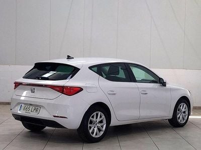 Usado Seat Leon Style 110 CV (80 kW) 2021 Blanco Berlina