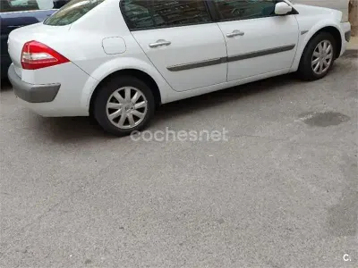 Usado Renault Mégane Dynamique 130 CV (95 kW) 2007 Blanco Berlina