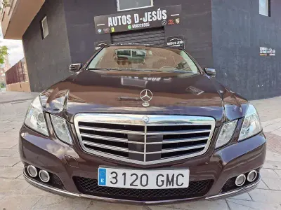 Käytetty Mercedes E250 Elegance 204 HP (150 kW) 2010 Punainen Sedan