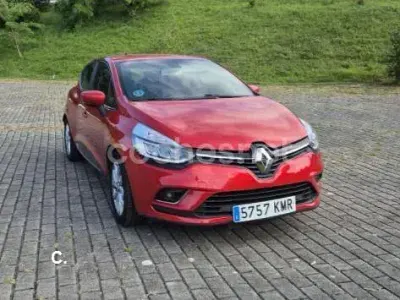 Usado Renault Clio IV Zen 90 CV (66 kW) 2018 Rojo Berlina