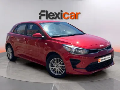 Usado Kia Rio 101 CV (74 kW) 2021 Rojo Berlina