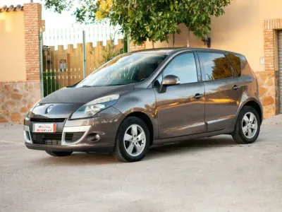 Usado Renault Scenic E-Tech Dynamique 106 CV (77 kW) 2010 Beige Monovolumen