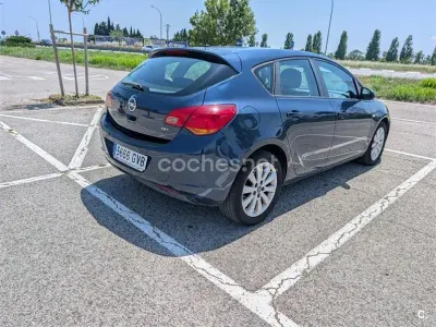 Usado Opel Astra Enjoy 110 CV (80 kW) 2010 Azul Berlina