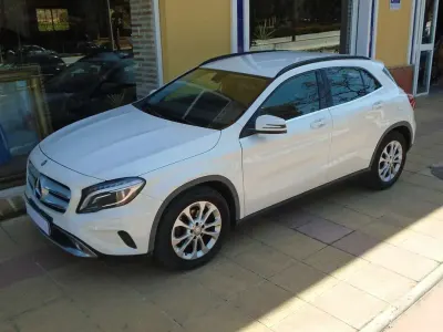 Usado Mercedes GLA200 Urban 136 CV (100 kW) 2014 Blanco SUV