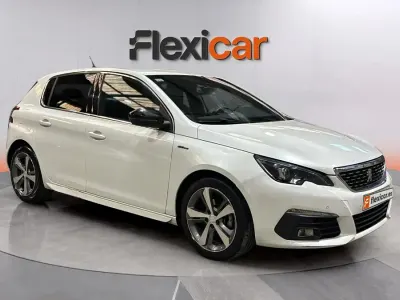 Usado Peugeot 308 GT-line 131 CV (96 kW) 2018 Blanco Berlina
