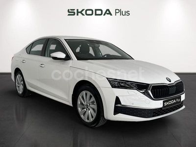Blanco Usado 2025 Skoda Octavia Selection Berlina | 31.990 € (Un poco caro)